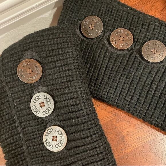 UGG CLASSIC CARDY KNIT BUTTON BLACK BOOTS SZ 6 - Picture 7 of 8